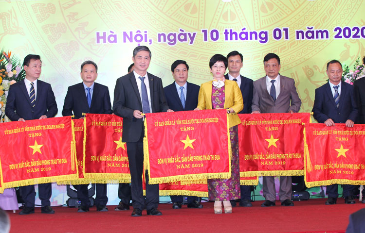 Công ty Nhôm Lâm Đồng được Ủy ban Quản lý vốn Nhà nước tặng Cờ thi đua năm 2019