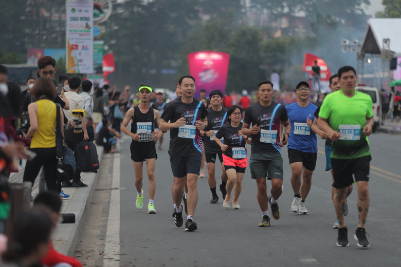 Giải chạy bộ quanh hồ Xuân Hương Dalat Music Run đã thu hút người tham gia đến từ khắp các tỉnh thành