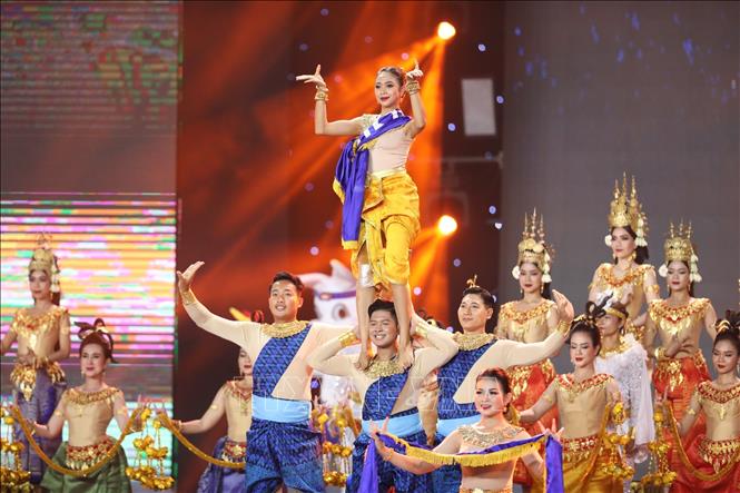 Chương trình biểu diễn nghệ thuật chào mừng của đất nước Chùa Tháp bằng Vũ điệu Apsara - biểu tượng của văn hóa, tâm hồn và bản sắc của người Khmer