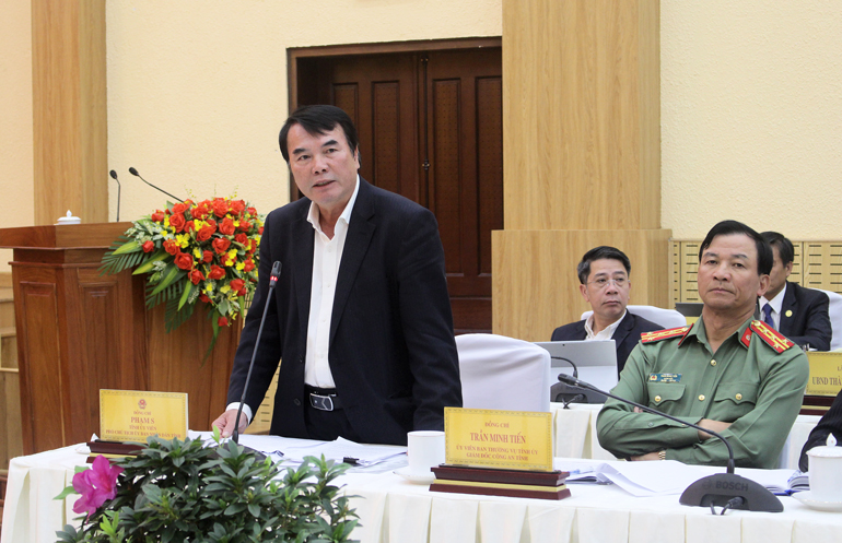Phó Chủ tịch UBND tỉnh Lâm Đồng Phạm S tiếp thu các ý kiến của Thường trực HĐND tỉnh và chỉ đạo các sở, ngành liên quan