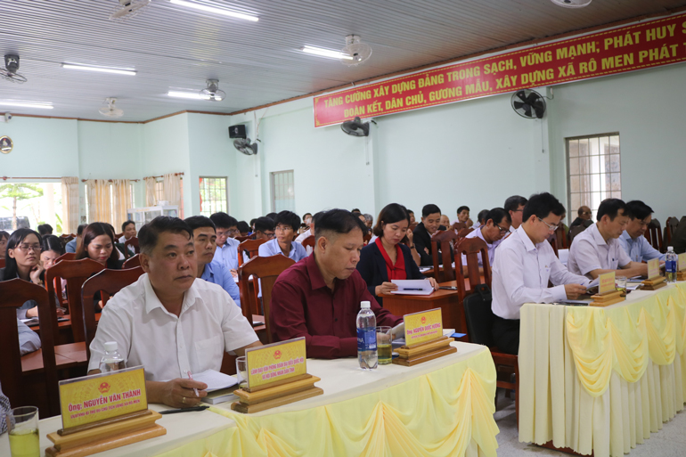 Đoàn ĐBQH Lâm Đồng tiếp xúc cử tri tại Đam Rông