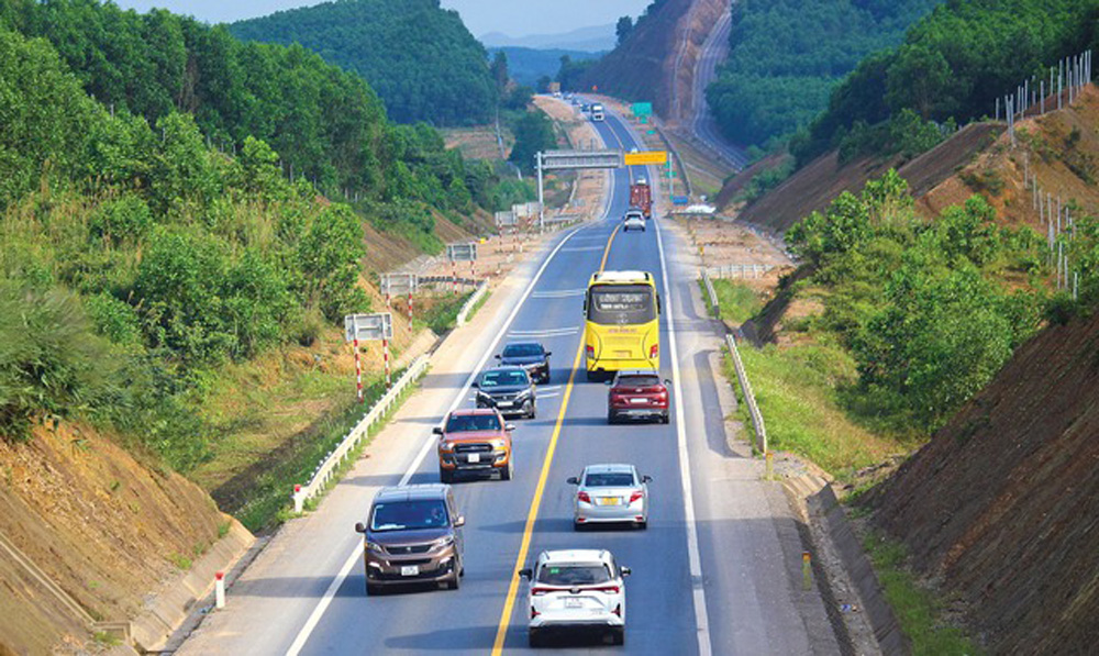 CHỈ ĐẠO, QUYẾT ĐỊNH CỦA CHÍNH PHỦ - THỦ TƯỚNG CHÍNH PHỦ: Thủ tướng chỉ đạo đầu tư sớm nhất đối với các tuyến đường bộ cao tốc quy mô 2 làn xe