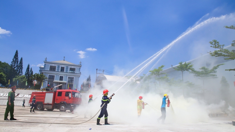 Công ty Nhôm Lâm Đồng diễn tập chữa cháy và cứu nạn cứu hộ 