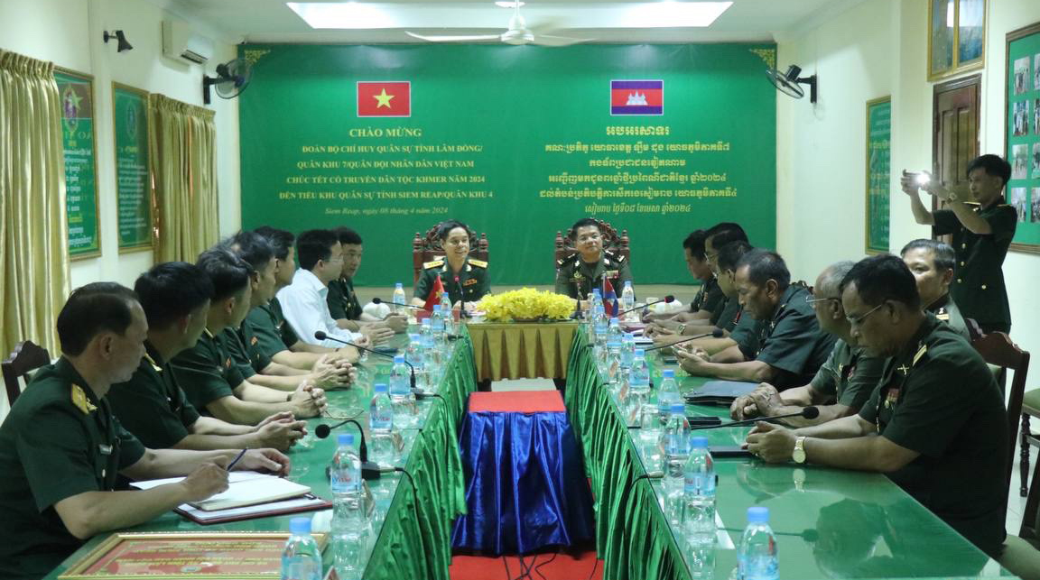 Bộ CHQS tỉnh Lâm Đồng thăm và chúc Tết Chôl Chhnăm Thmây năm 2024 tại Tiểu khu Quân sự tỉnh Siem Reap