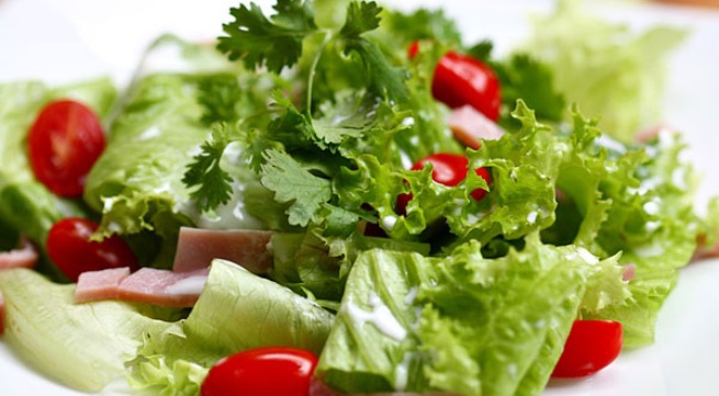 Salad rau được xem là cách ăn giữ nguyên giá trị dinh dưỡng của thực phẩm.