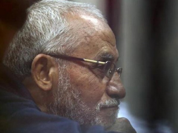 Thủ lĩnh tinh thần của Tổ chức Anh em Hồi giáo Mohamed Badie nghe phán quyết của Tòa án. (Nguồn: Reuters)