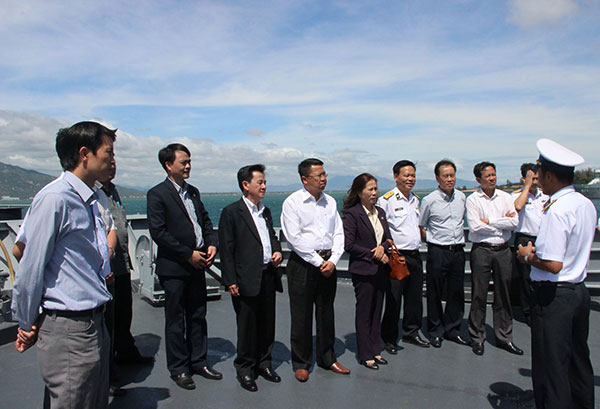 Lãnh đạo tỉnh Lâm Đồng thăm, chúc Tết cán bộ chiến sỹ Bộ tư lệnh Vùng 4 Hải quân
