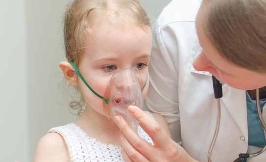 Trẻ nhỏ là đối tượng dễ bị ảnh hưởng sức khỏe bởi không khí ô nhiễm