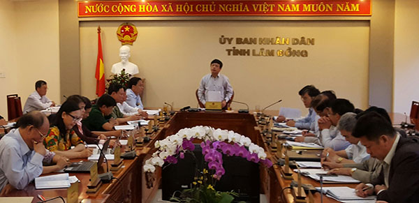 Chủ tịch UBND tỉnh Đoàn Văn Việt chỉ đạo hội nghị