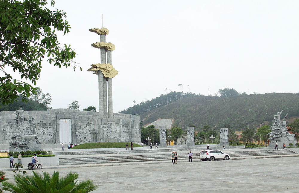 Đài tưởng niệm các anh hùng liệt sĩ Truông Bồn