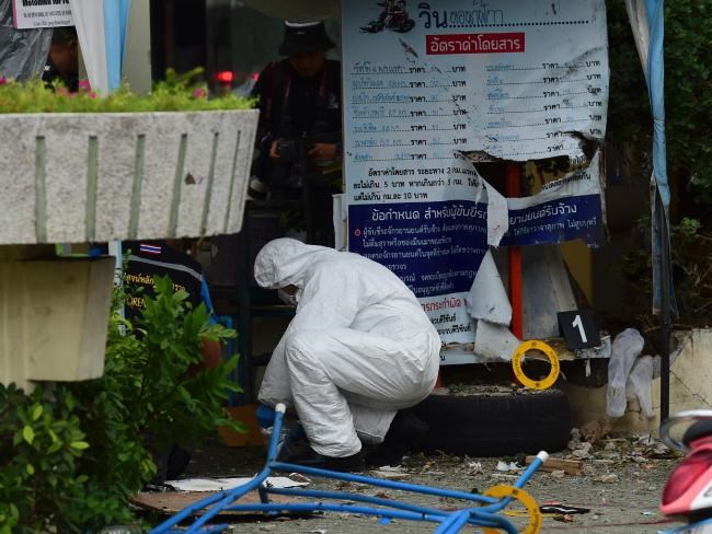 Nhân viên điều tra khám nghiệm hiện trường một vụ đánh bom ở Hua Hin. (Nguồn: AFP)
