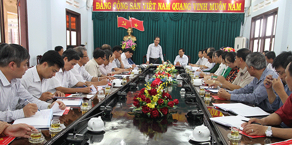 Đồng chí Nguyễn Xuân Tiến làm việc với Ban thường vụ Huyện ủy Đạ Huoai
