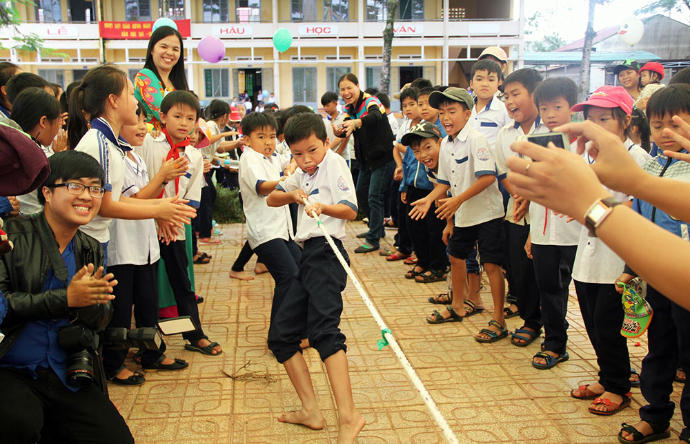Giờ sinh hoạt của học sinh Trường Tiểu học Tân Sơn - đơn vị trường học đạt chuẩn văn hóa. Ảnh: K. Phúc