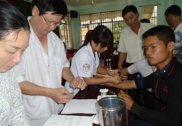 Người dân Cát Tiên tham gia hiến máu tình nguyện. Ảnh: Đ.A