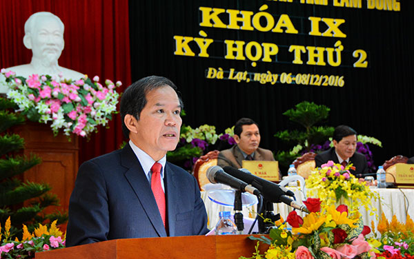 Đồng chí Nguyễn Xuân Tiến - UVTƯ Đảng, Bí thư Tỉnh ủy phát biểu chỉ đạo tại kỳ họp