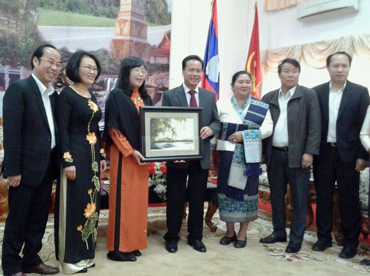 Hội Phụ nữ Lâm Đồng thăm và làm việc tại Lào