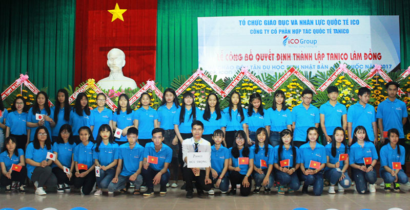 Đoàn tân du học sinh đến từ các trường THPT trên địa bàn huyện Đức Trọng
