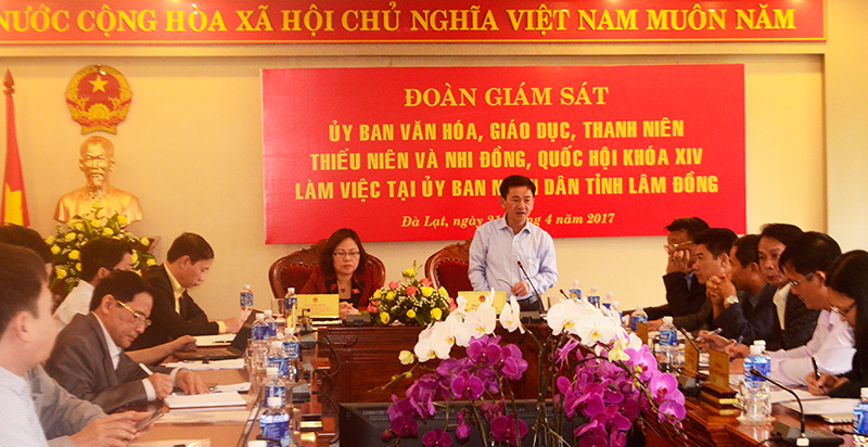 Đồng chí Phan Văn Đa – Phó Chủ tịch UBND tỉnh kiến nghị với Đoàn Giám sát tại buổi làm việc