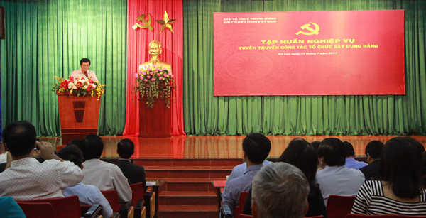 Đồng chí Trần Bình Minh - UVTW Đảng, Tổng Giám đốc Đài Truyền hình Việt Nam phát biểu tại lễ khai mạc khóa tập huấn