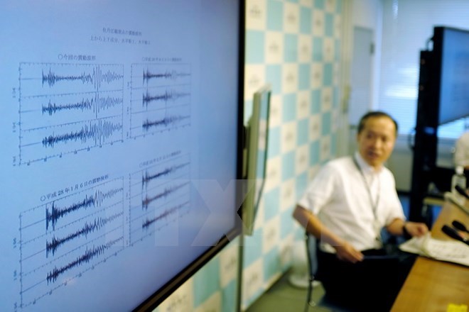 Cơ quan Khí tượng Nhật Bản công bố hình ảnh những rung chấn đo được sau vụ thử hạt nhân của Triều Tiên, tại cuộc họp báo ở Tokyo ngày 3/9. (Nguồn: AFP/TTXVN)