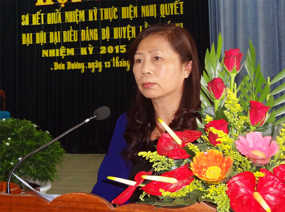 Bà Nguyễn Thị Lệ UVBTVTU trưởng ban Dân vận phát biểu tại hội nghi sơ kết giữa nhiệm kỳ