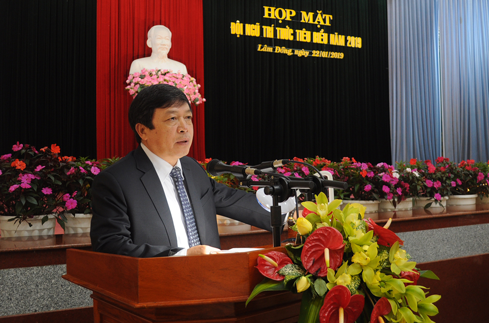 Đồng chí Đoàn Văn Việt phát biểu tại buổi gặp mặt