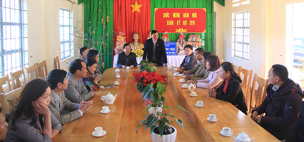 Đồng chí Trần Đức Quận – Phó Bí thư Tỉnh ủy làm việc với UBNS xã Đạ Chais