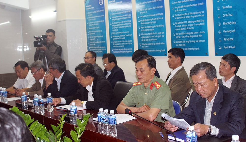 Các đại biểu đầu cầu Lâm Đồng tham dự hội nghị trực tuyến toàn quốc về sơ kết 05 năm thực hiện quyết định 217- 218 của Bộ Chính trị. Ảnh: N.Thu 