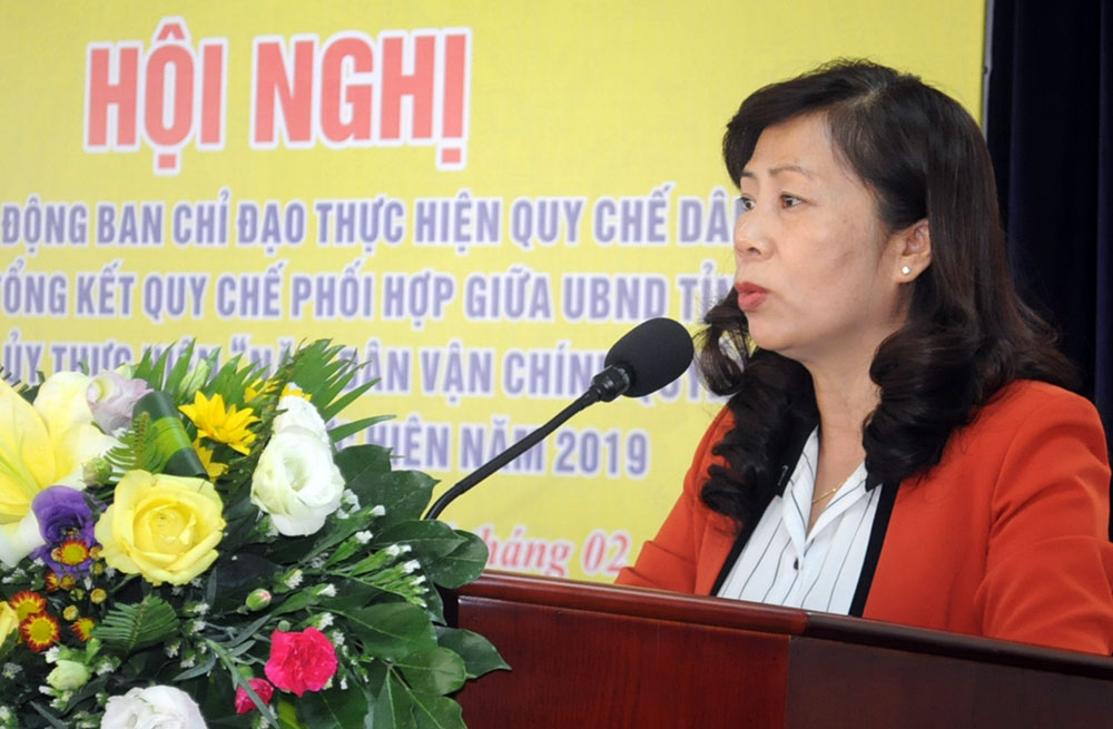 đồng chí Nguyễn Thị Lệ - Trưởng Ban Dân vận Tỉnh ủy, Phó Trưởng Ban Thường trực Ban Chỉ đạo thực hiện QCDCCS tỉnh phát biểu khai mạc hội nghị