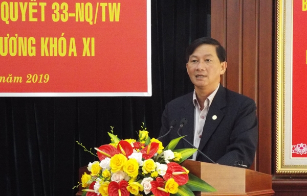 Phó Bí thư Thường trực Tỉnh ủy Trần Đức Quận phát biểu chỉ đạo hội nghị