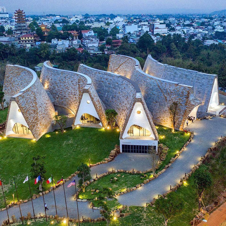 Bảo tàng cà phê lớn nhất thế giới mang âm hưởng Tây Nguyên, thủ phủ cà phê thế giới chụp từ trên cao (ảnh Trung Nguyên).