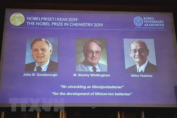 Các nhà khoa học (từ trái sang): John Goodenough, Stanley Whittingham và Akira Yoshino được xướng danh trong lễ công bố giải Nobel Hóa học 2019