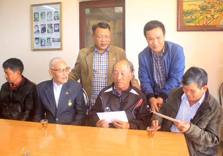 Đoàn ĐBQH đơn vị tỉnh Lâm Đồng thăm và chúc tết Hội Chiến sĩ bị địch bắt tù đày