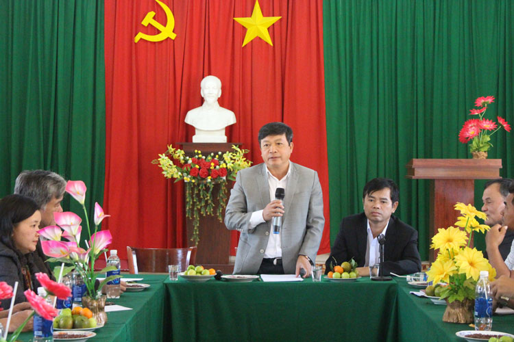 Đồng chí Đoàn Văn Việt phát biểu tại xã Đinh Trang Hòa