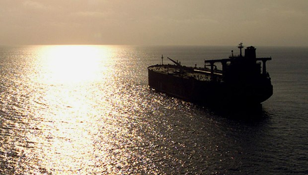 Tàu chở dầu đi qua eo biển Bab al-Mandeb ở Biển Đỏ.