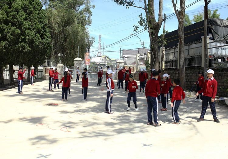 Nhiều trường học tại TP Đà Lạt hiện đang thiếu trầm trọng khuôn viên, sân chơi dành cho học sinh.