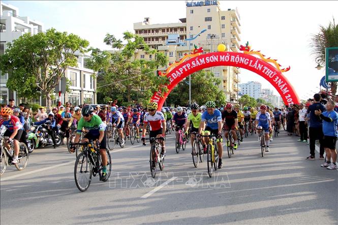 Giải đua xe đạp 'Hành trình cùng thành phố du lịch biển xứ Thanh'