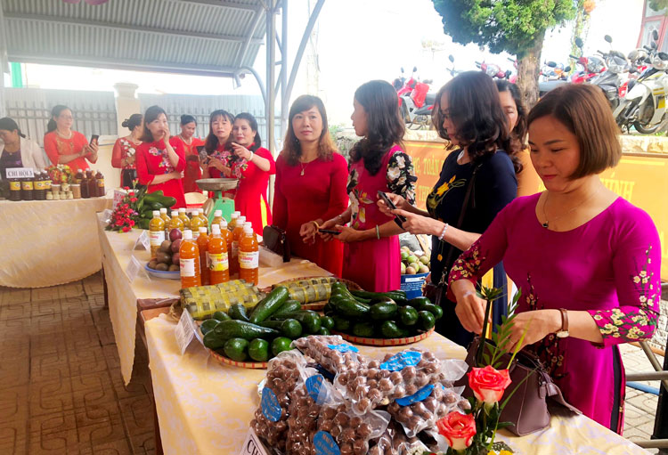 Phụ nữ Bảo Lâm tổ chức ngày hội trưng bày các sản phẩm khởi nghiệp
