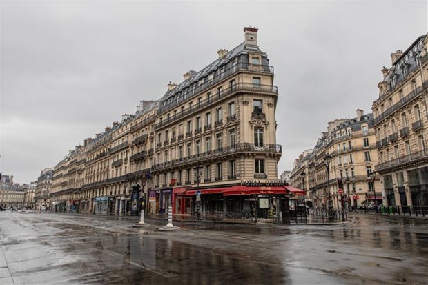 Cảnh vắng vẻ trên đường phố tại Paris, Pháp ngày 6/4/2020 trong bối cảnh dịch COVID-19 lan rộng.