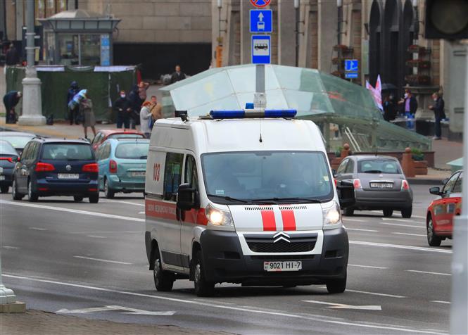 Xe cứu thương di chuyển trên đường phố tại Minsk, Belarus ngày 22/5/2020.