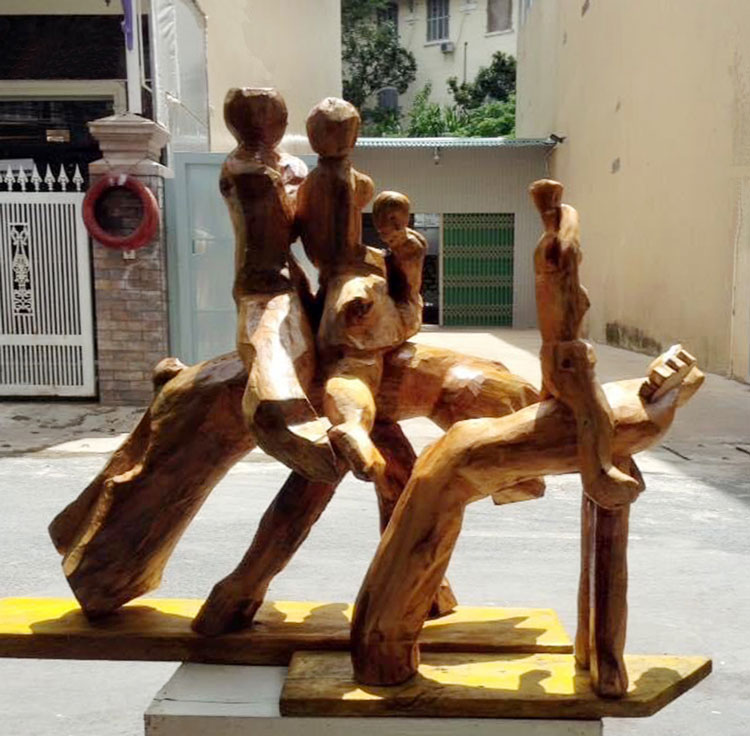 Tác phẩm “Chiều về”, điêu khắc gỗ của Đinh Thanh