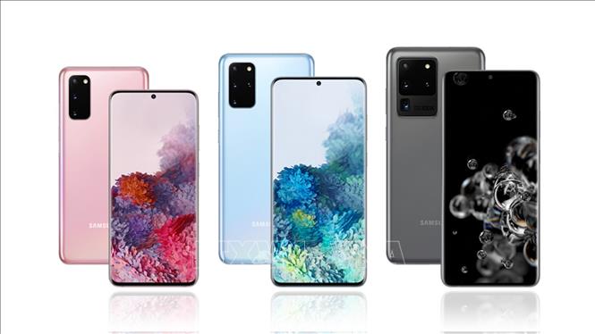 Mẫu điện thoại Galaxy S20 (trái), Galaxy S20 Plus (giữa) và Galaxy S20 Ultra của Samsung được giới thiệu ngày 11/2/2020