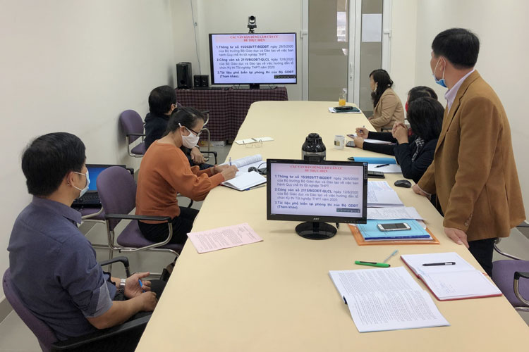 Các đại biểu tham gia hội nghị tập huấn tại phòng họp trực tuyến Sở GDĐT
