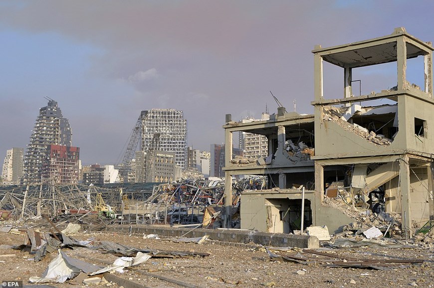 Vụ nổ làm rung chuyển thủ đô Beirut, gây ra thiệt hại khủng khiếp tại một khu vực rộng lớn.