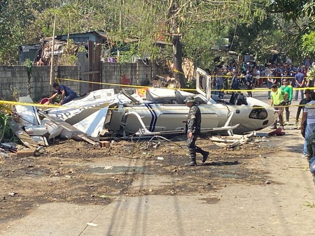 Hiện trường một vụ rơi máy bay trực thăng tại Philippines