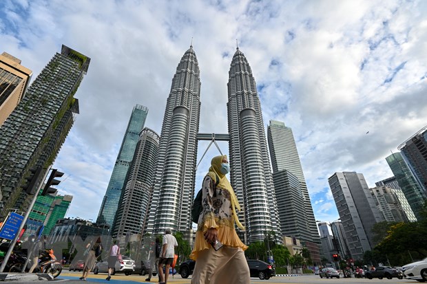 Người dân đeo khẩu trang phòng lây nhiễm COVID-19 tại Kuala Lumpur, Malaysia, ngày 11/1/2021