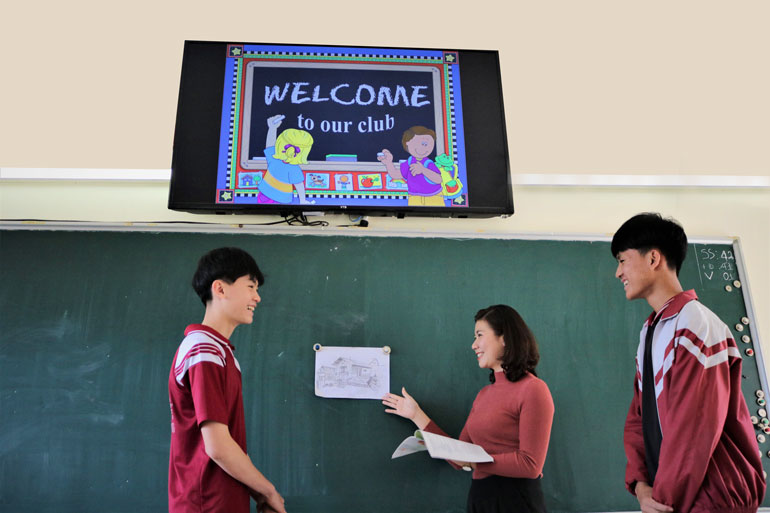 Nhờ tham gia CLB Tiếng Anh tại trường, mà kĩ năng học tập và giao tiếp của học sinh Trường THPT Huỳnh Thúc Kháng ngày được cải thiện, đáp ứng nhu cầu dạy và học của giáo viên, học sinh