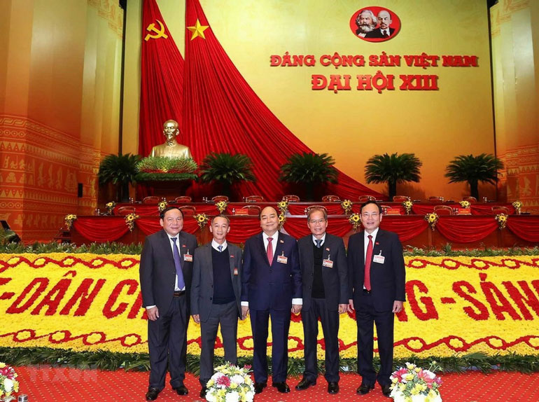 Lãnh đạo tỉnh Lâm Đồng chụp hình lưu niệm với Thủ tướng Chính phủ tại Đại hội