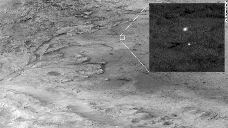 Hình ảnh tàu Perseverance trên đường tới khu vực hạ cánh do camera HiRISE chụp