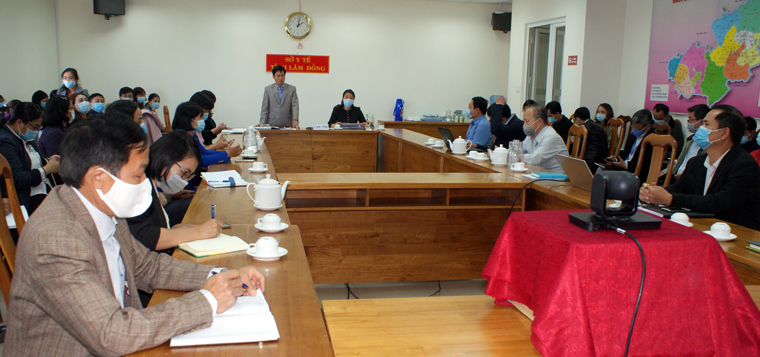BSCKII Nguyễn Đức Thuận - Giám đốc Sở Y tế Lâm Đồng phát biểu chỉ đạo toàn ngành triển khai các biện pháp cấp bách phòng chống dịch Covid-19